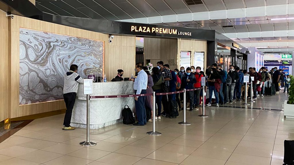 Delhi Airport Lounge - Queue