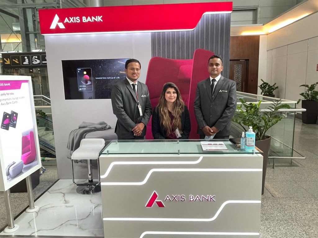 axisbankhyderabadairportkiosk CardExpert