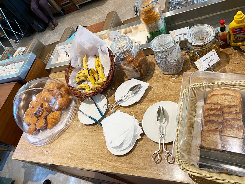 Adani lounge - Breads
