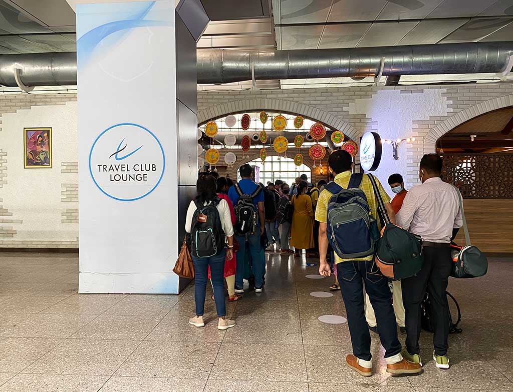 kolkata airport lounge queue