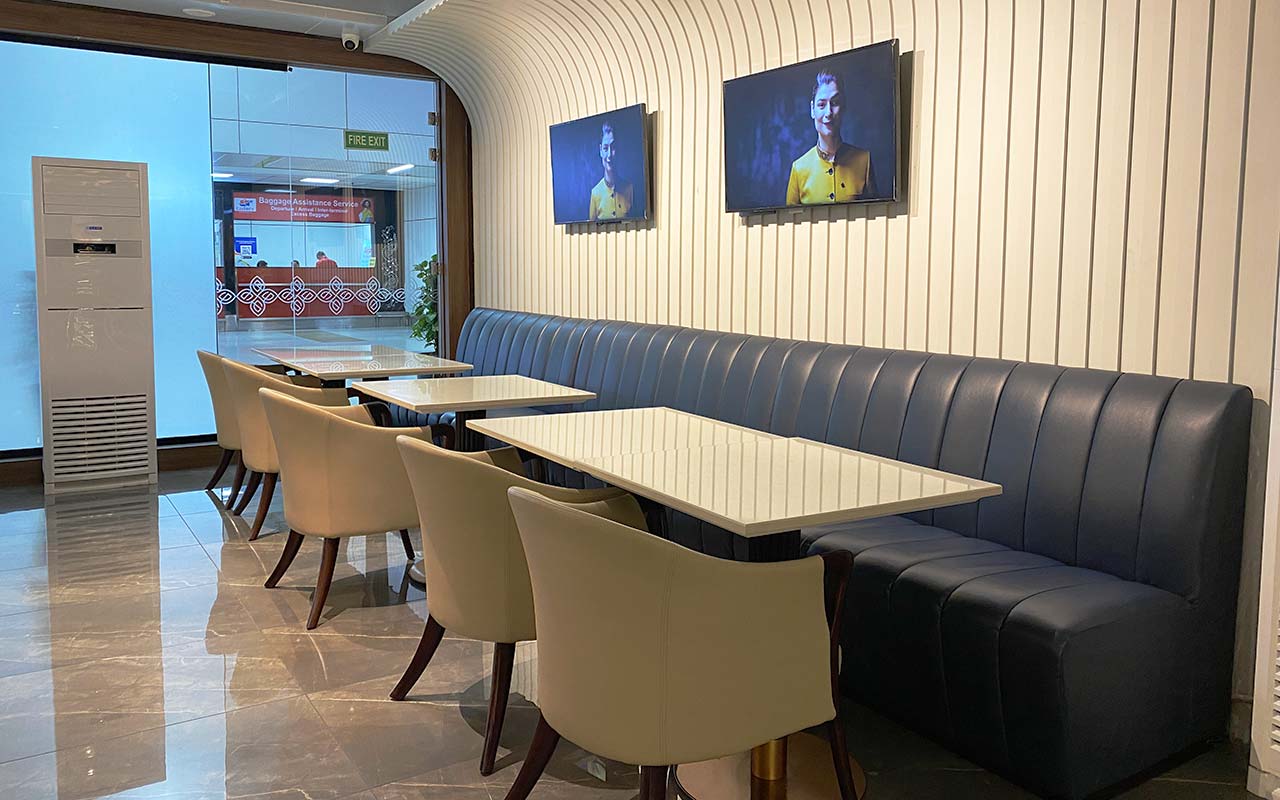 Lounge Seating - Dining tables